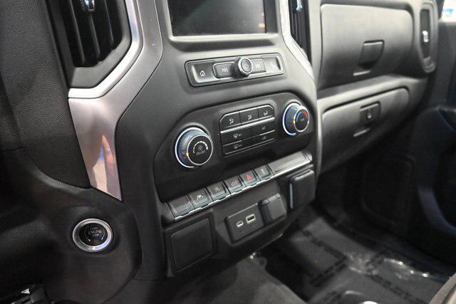 2022 Chevrolet Silverado 1500 4WD Double Cab Standard Bed Custom