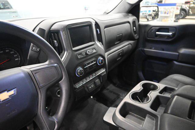 2022 Chevrolet Silverado 1500 4WD Double Cab Standard Bed Custom