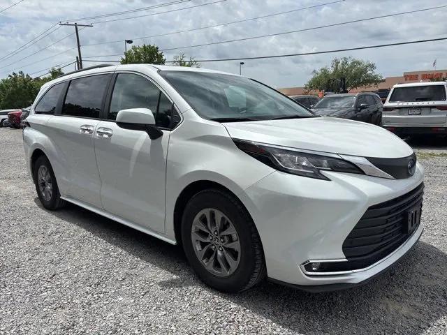 2023 Toyota Sienna XLE