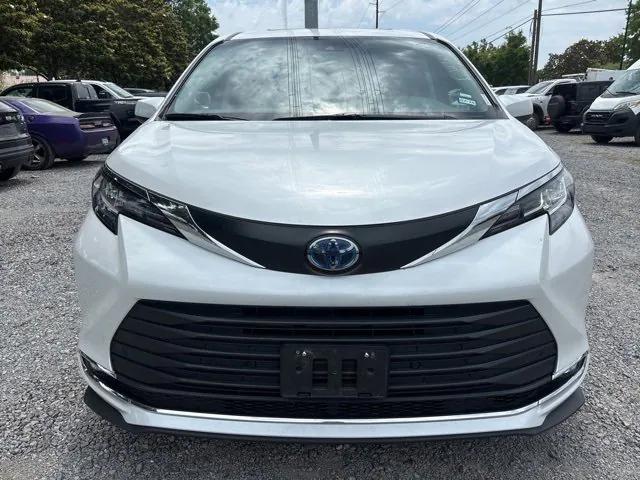 2023 Toyota Sienna XLE