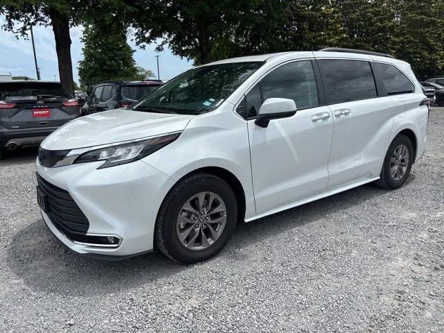 2023 Toyota Sienna XLE