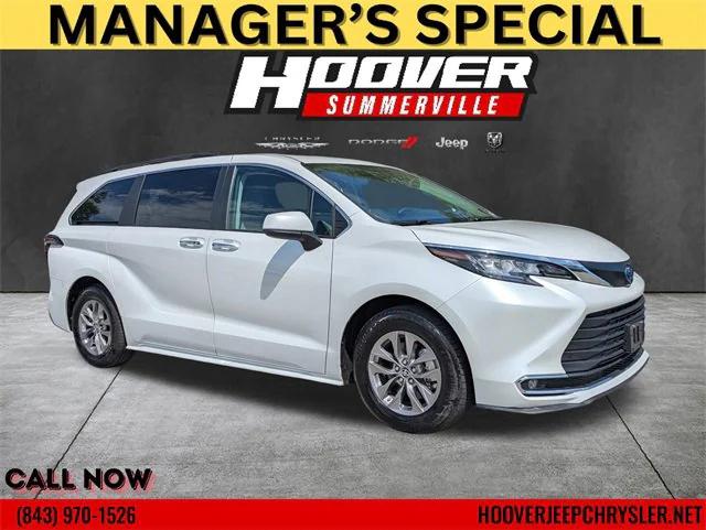 2023 Toyota Sienna XLE