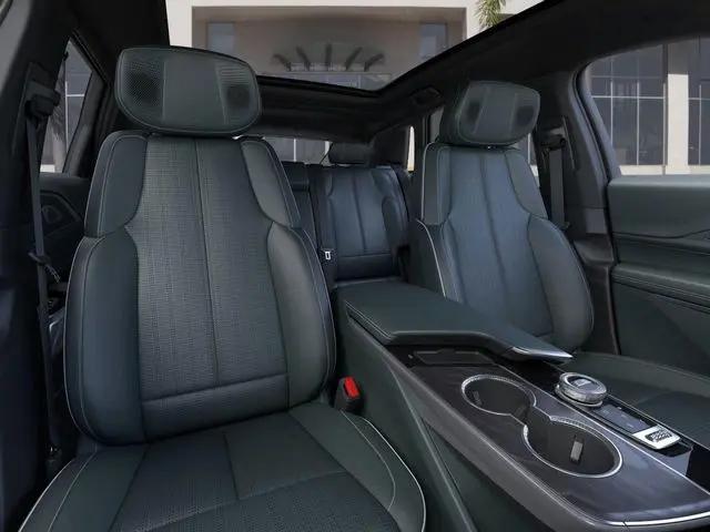 2025 Cadillac iQ Luxury w/1SE