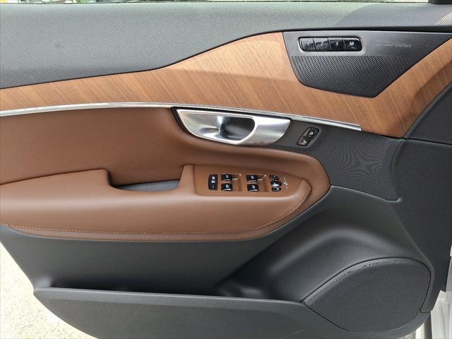 2025 Volvo XC90 Plug-In Hybrid T8 Plus 7-Seater