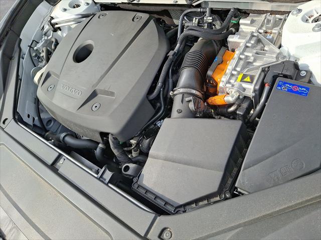 2025 Volvo XC90 Plug-In Hybrid T8 Plus 7-Seater