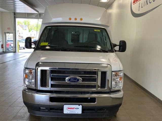 2025 Ford E-350 Cutaway E-350 SRW 138 WB