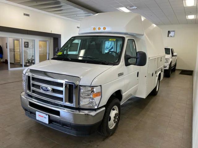 2025 Ford E-350 Cutaway E-350 SRW 138 WB