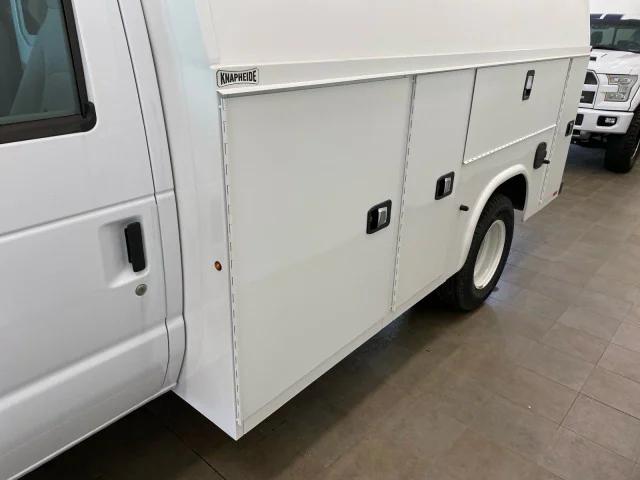2025 Ford E-350 Cutaway E-350 SRW 138 WB