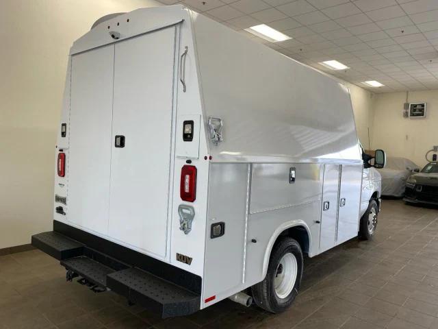 2025 Ford E-350 Cutaway E-350 SRW 138 WB