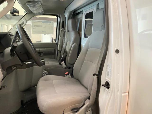2025 Ford E-350 Cutaway E-350 SRW 138 WB