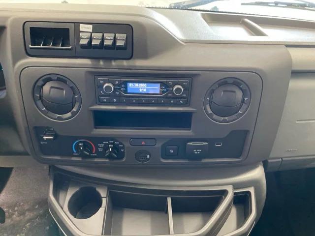 2025 Ford E-350 Cutaway E-350 SRW 138 WB