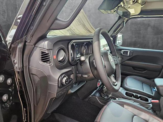2025 Jeep Gladiator GLADIATOR RUBICON 4X4