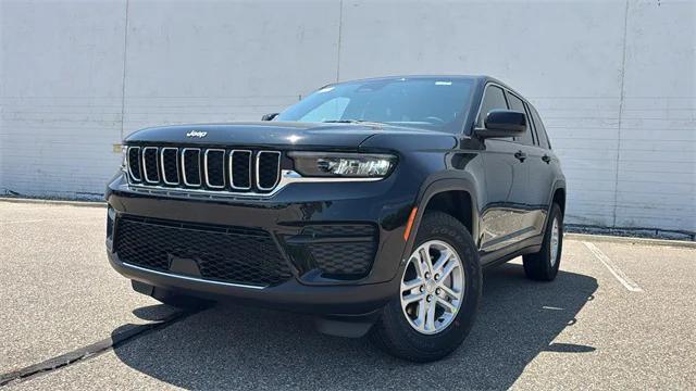 2025 Jeep Grand Cherokee GRAND CHEROKEE LAREDO 4X4