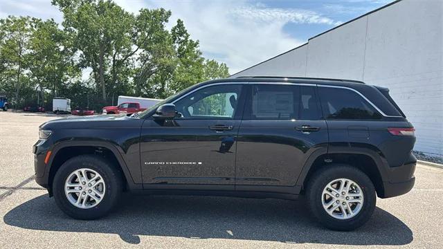 2025 Jeep Grand Cherokee GRAND CHEROKEE LAREDO 4X4