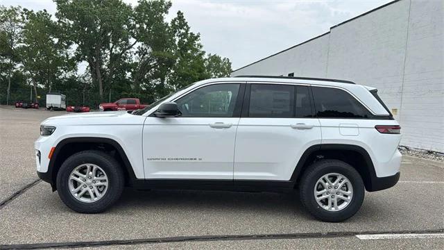 2025 Jeep Grand Cherokee GRAND CHEROKEE LAREDO 4X4