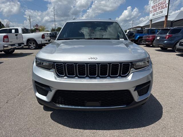 2025 Jeep Grand Cherokee GRAND CHEROKEE LAREDO 4X4