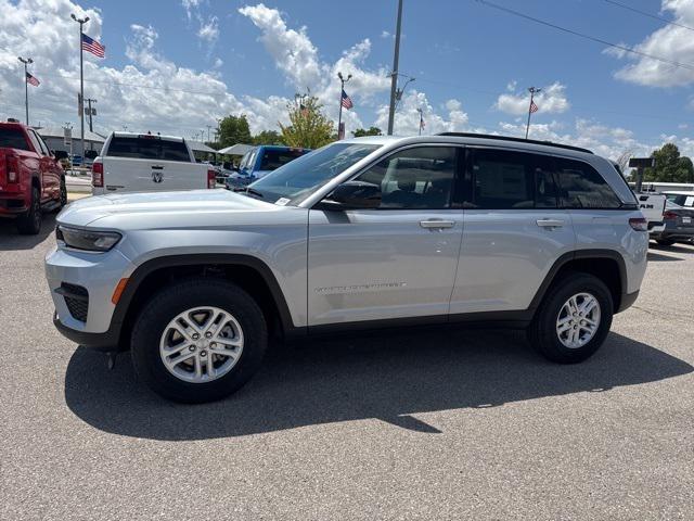 2025 Jeep Grand Cherokee GRAND CHEROKEE LAREDO 4X4