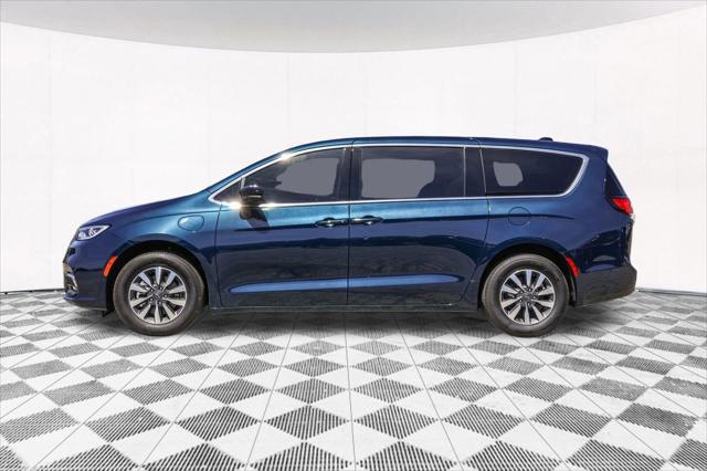 New 2025 Chrysler Pacifica Hybrid Select New 2025 Chrysler Pacifica Hybrid Select