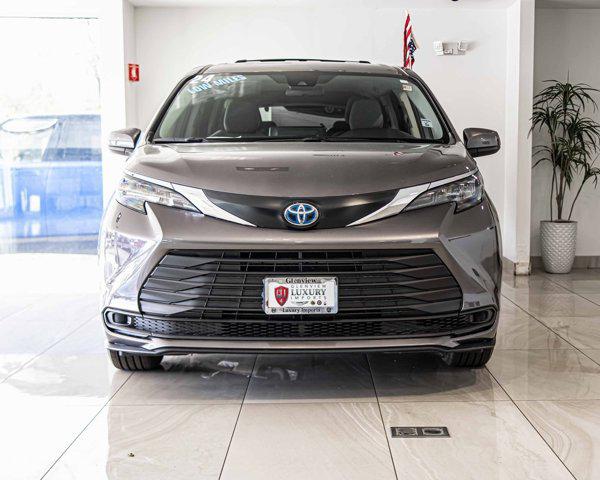 2024 Toyota Sienna LE
