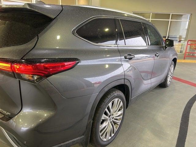 2023 Toyota Highlander Platinum
