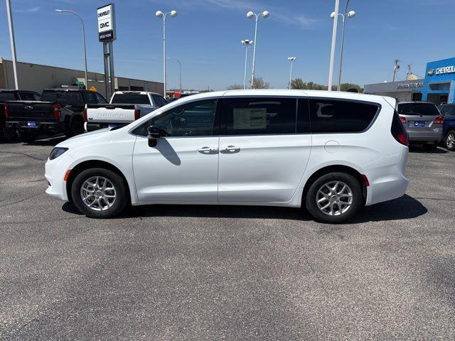 2025 Chrysler Voyager VOYAGER LX