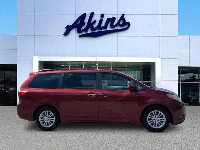 2016 Toyota Sienna XLE Premium 8 Passenger