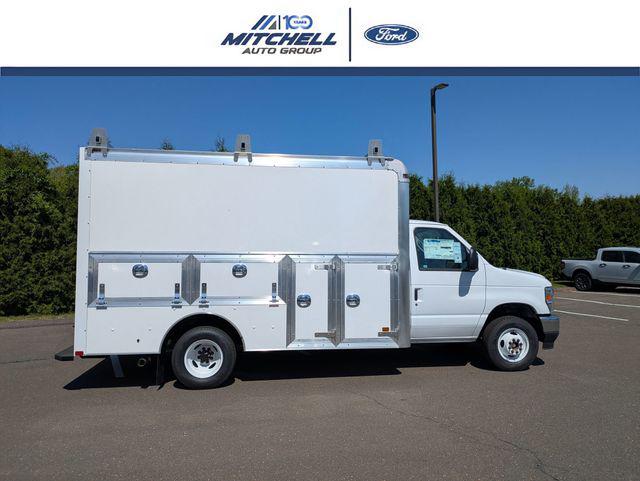 2026 Ford E-350 Cutaway Base