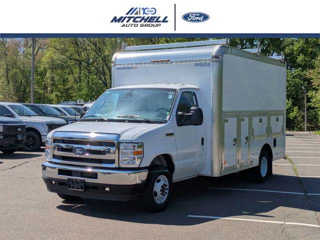 2026 Ford E-350 Cutaway Base