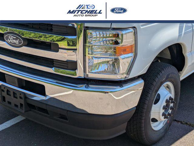 2026 Ford E-350 Cutaway Base