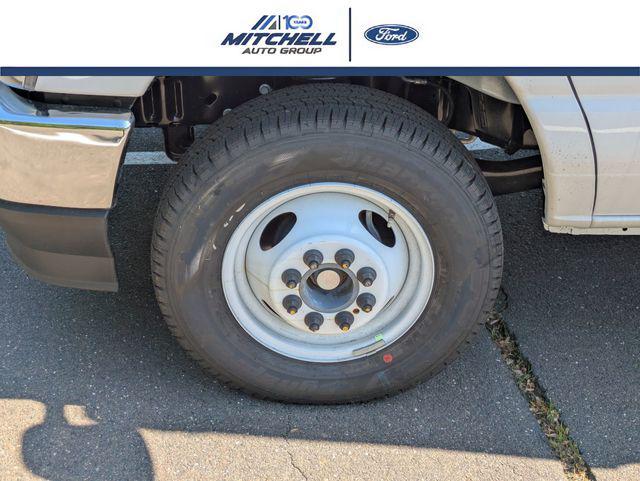 2026 Ford E-350 Cutaway Base