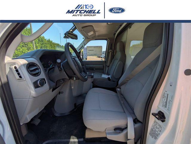 2026 Ford E-350 Cutaway Base