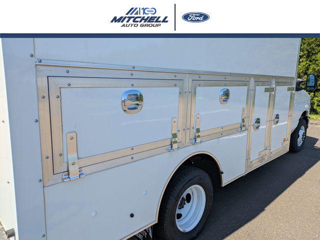 2026 Ford E-350 Cutaway Base