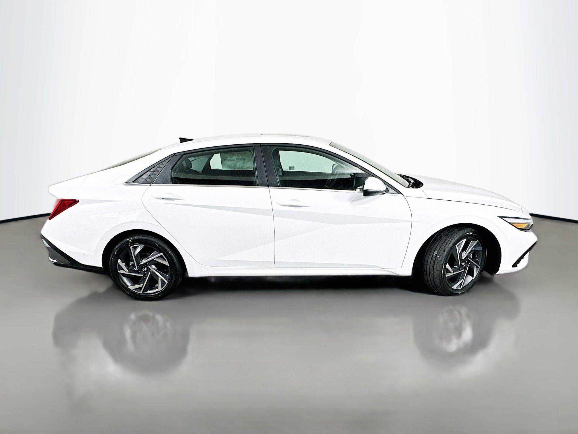 2025 Hyundai Elantra Limited - Photo 8
