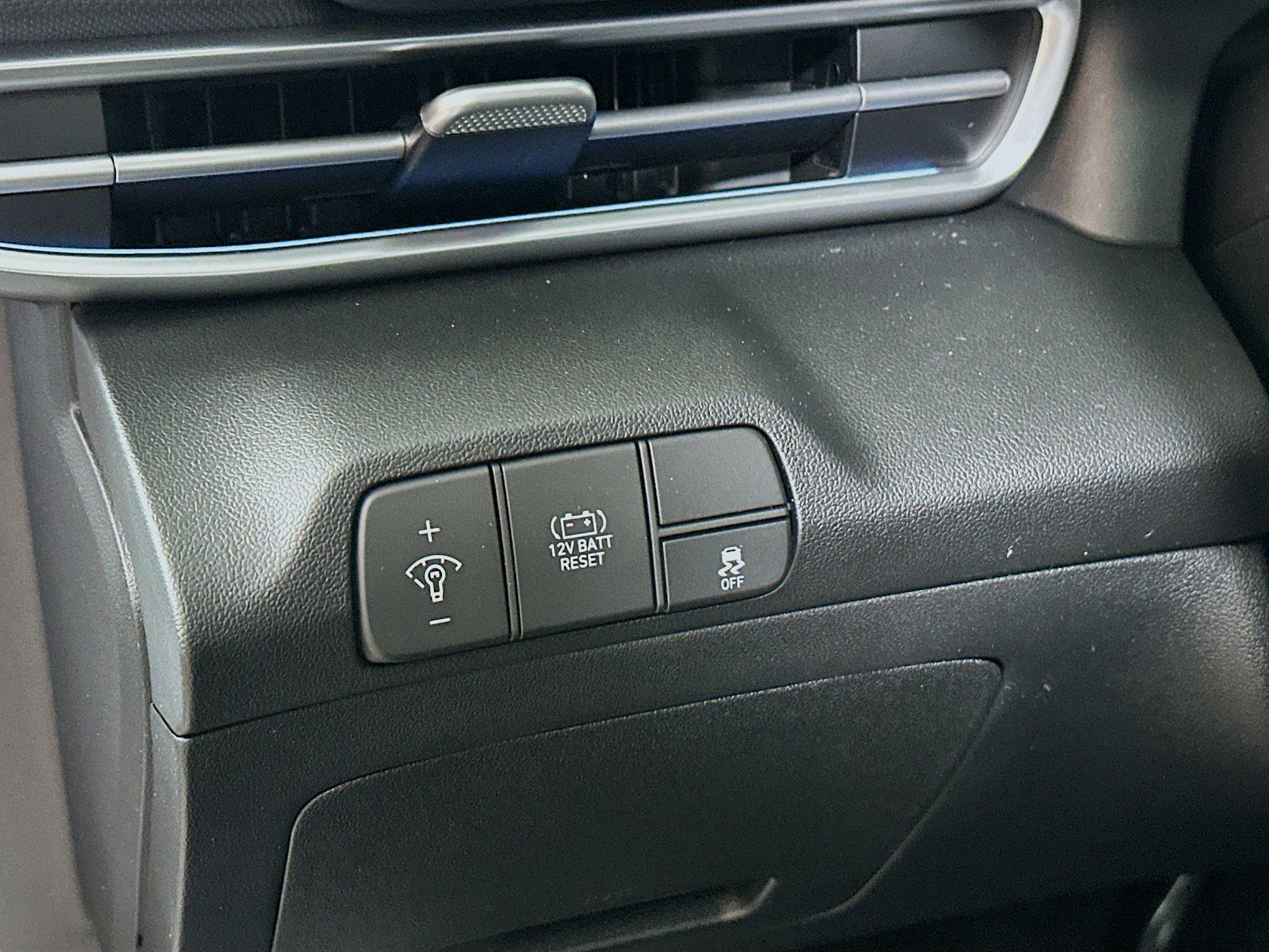 2025 Hyundai Elantra Limited - Photo 10