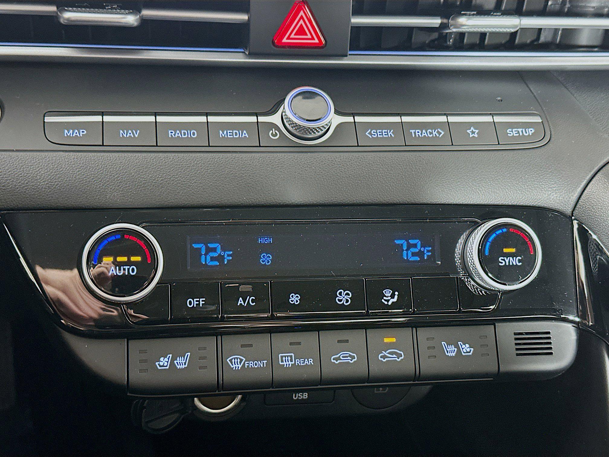 2025 Hyundai Elantra Limited - Photo 16