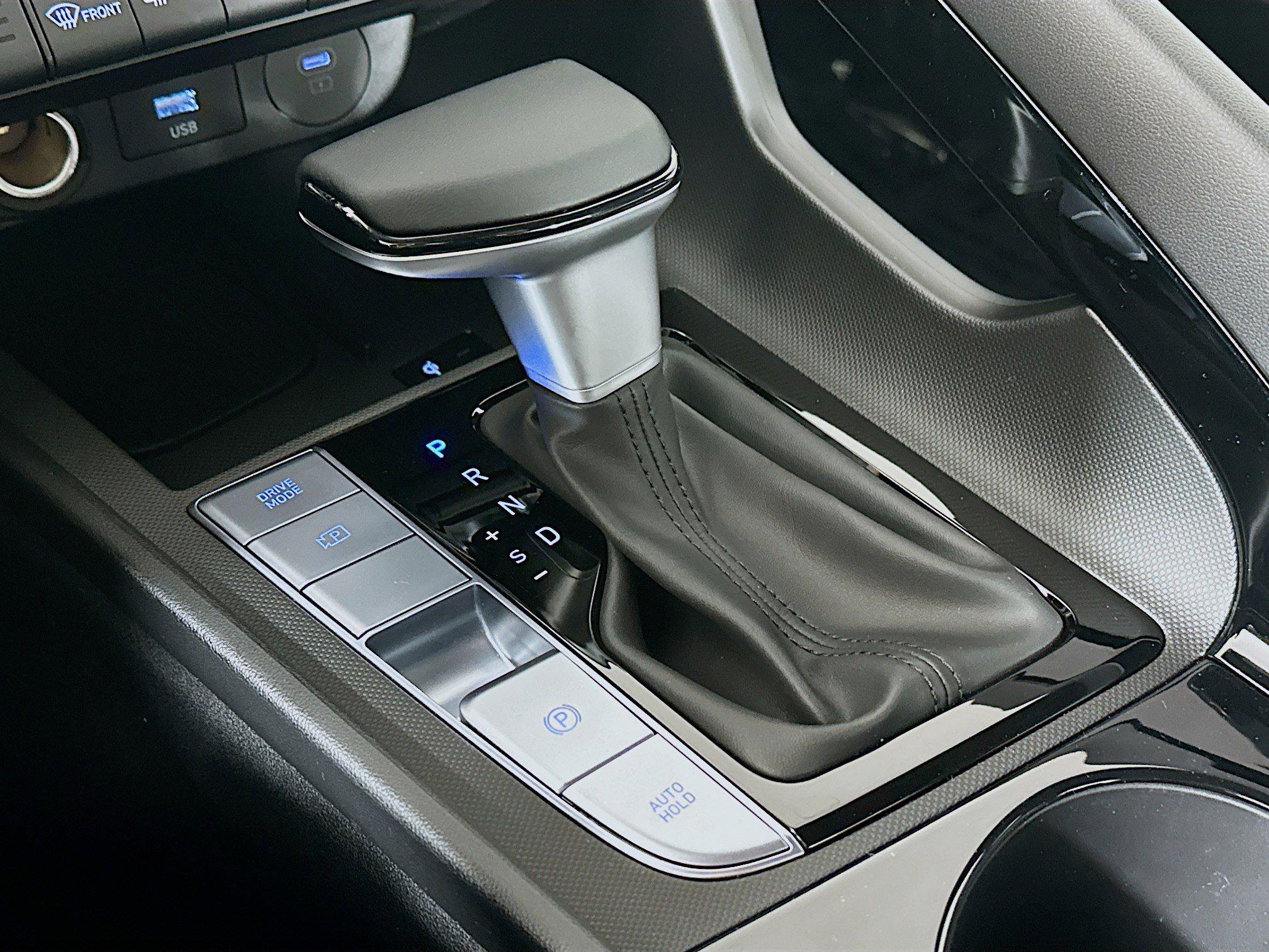 2025 Hyundai Elantra Limited - Photo 17