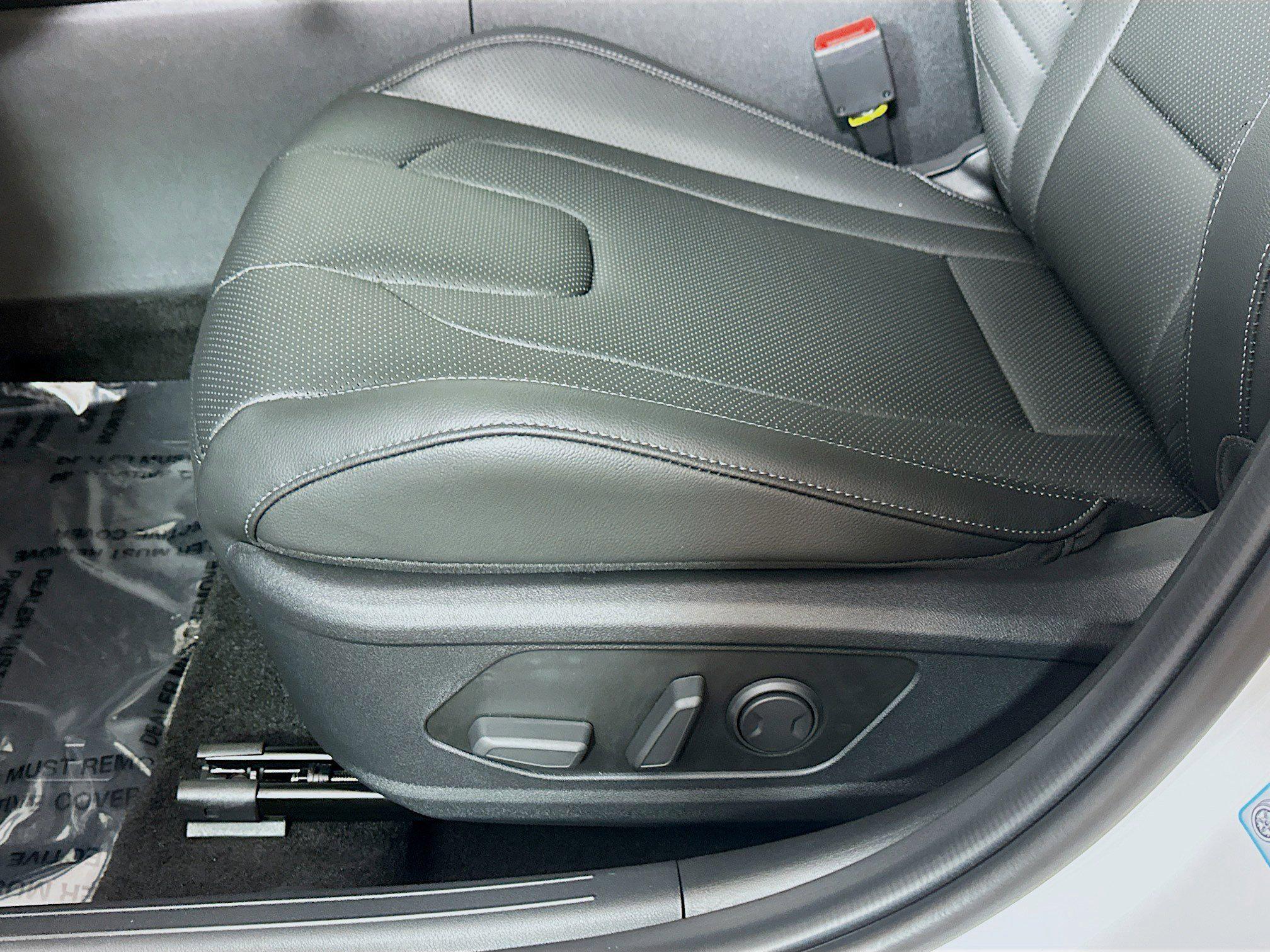 2025 Hyundai Elantra Limited - Photo 20
