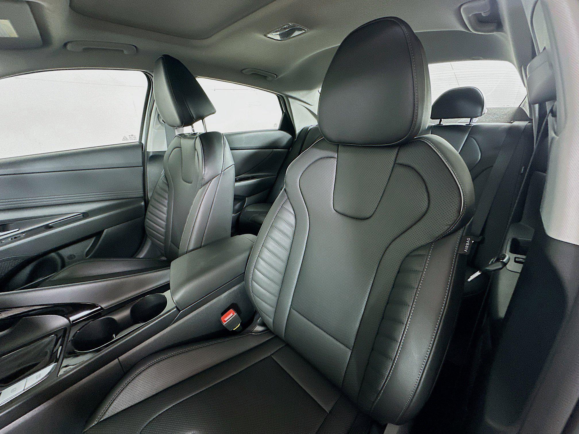 2025 Hyundai Elantra Limited - Photo 21