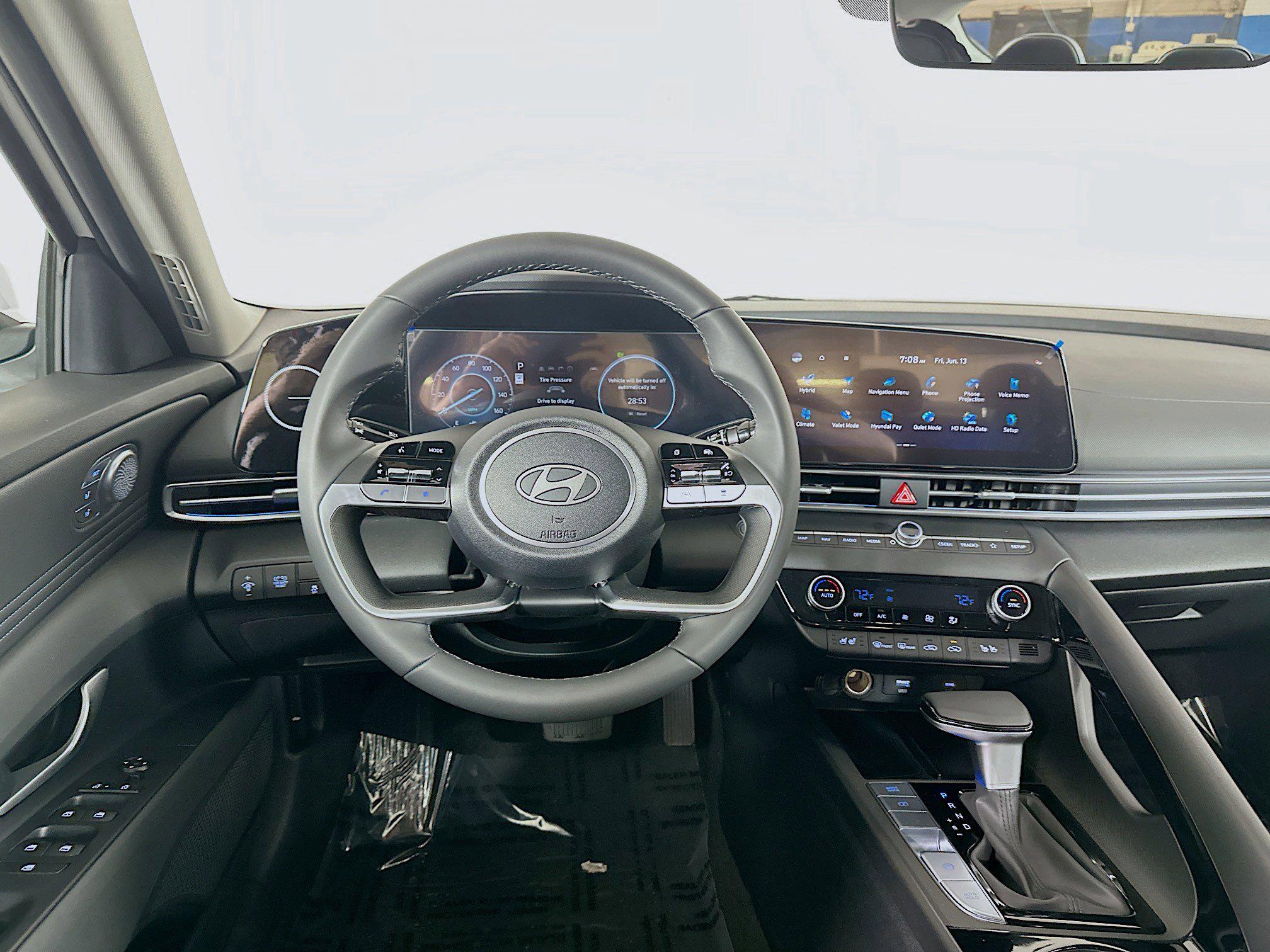 2025 Hyundai Elantra Limited - Photo 23