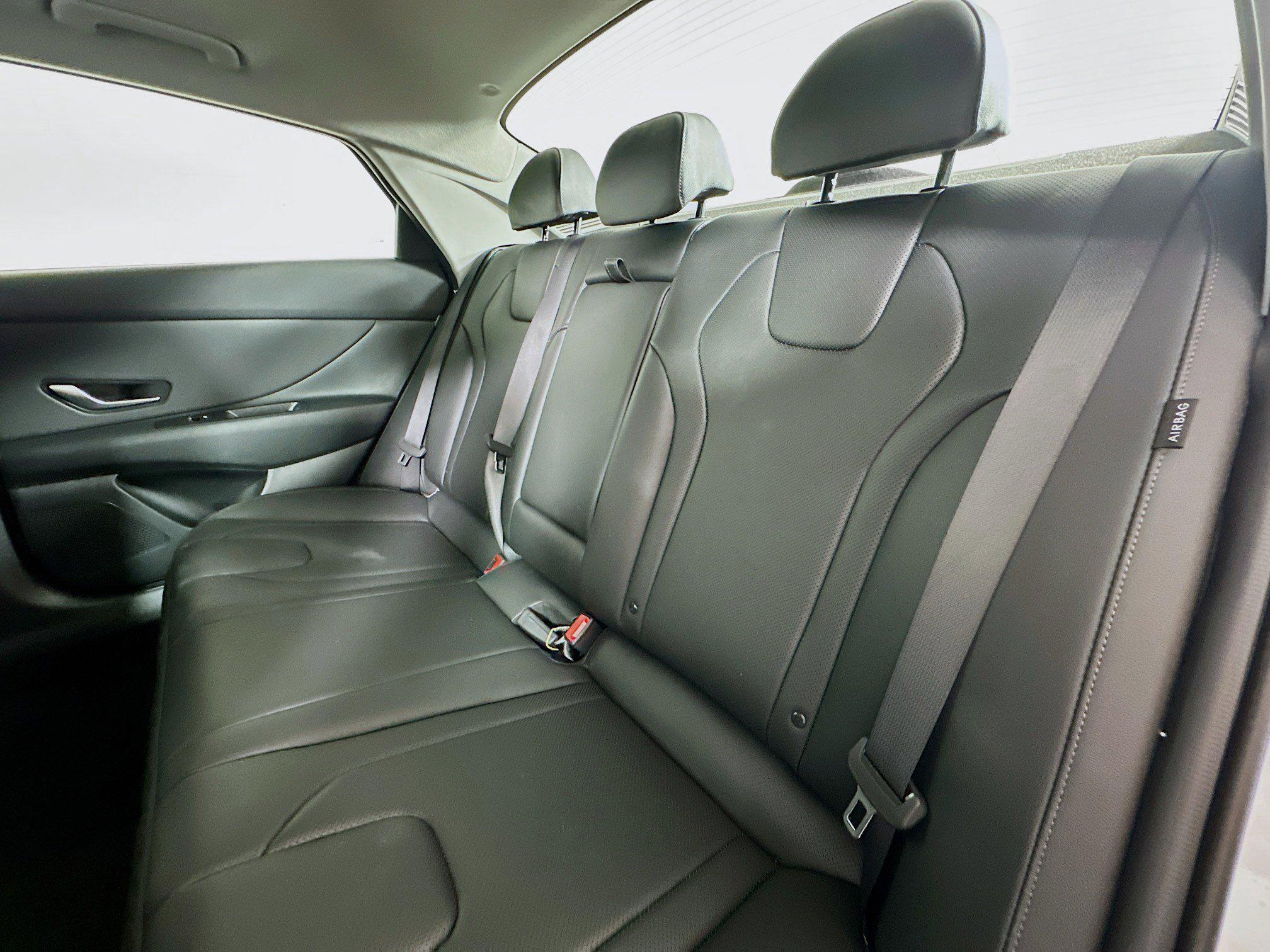 2025 Hyundai Elantra Limited - Photo 25