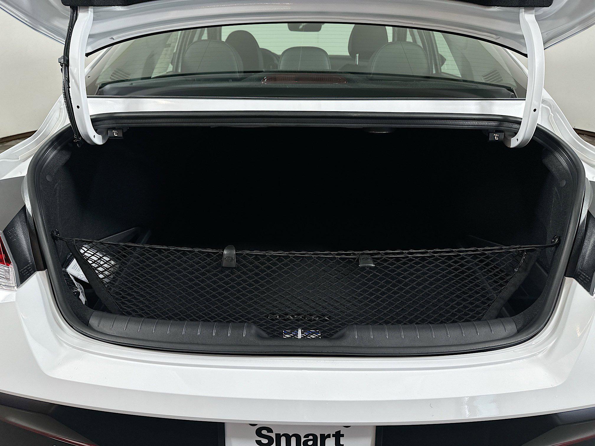 2025 Hyundai Elantra Limited - Photo 26