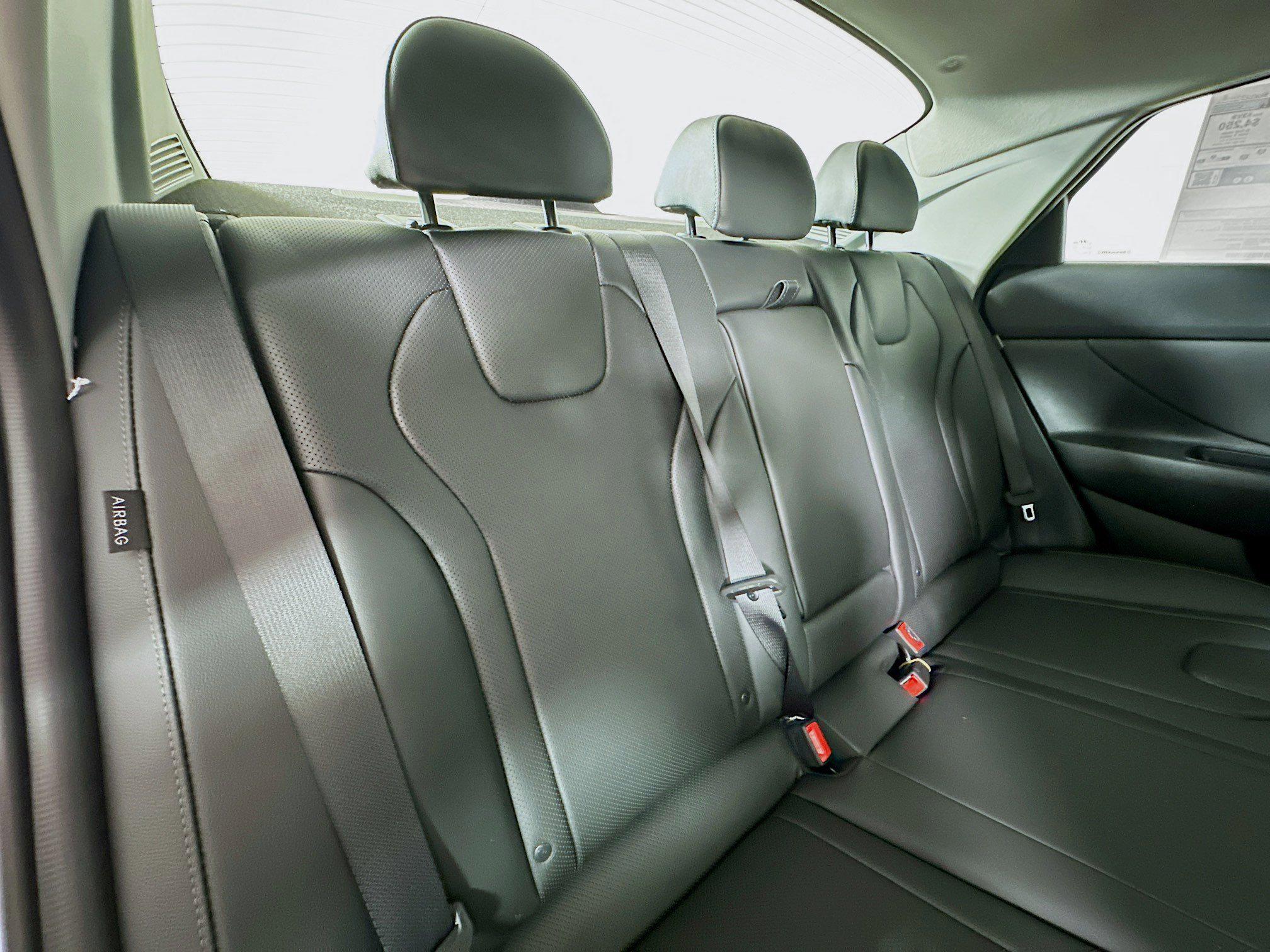 2025 Hyundai Elantra Limited - Photo 27