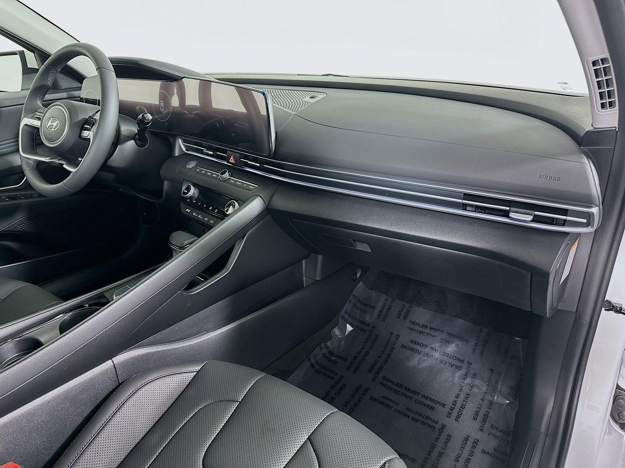 2025 Hyundai Elantra Limited - Photo 29