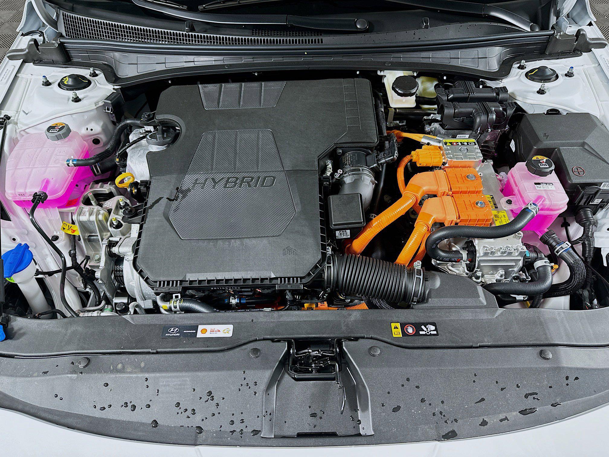 2025 Hyundai Elantra Limited - Photo 30