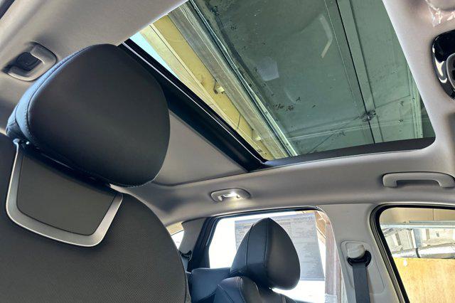 2025 Hyundai Tucson Limited - Photo 17