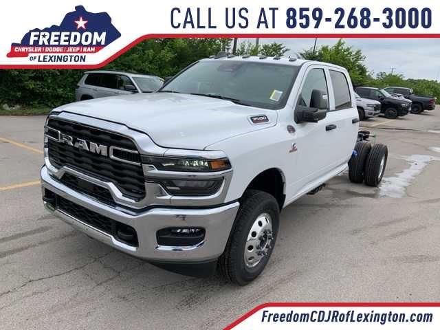 2025 RAM Ram 3500 Chassis Cab RAM 3500 TRADESMAN CREW CAB CHASSIS 4X4 60 CA