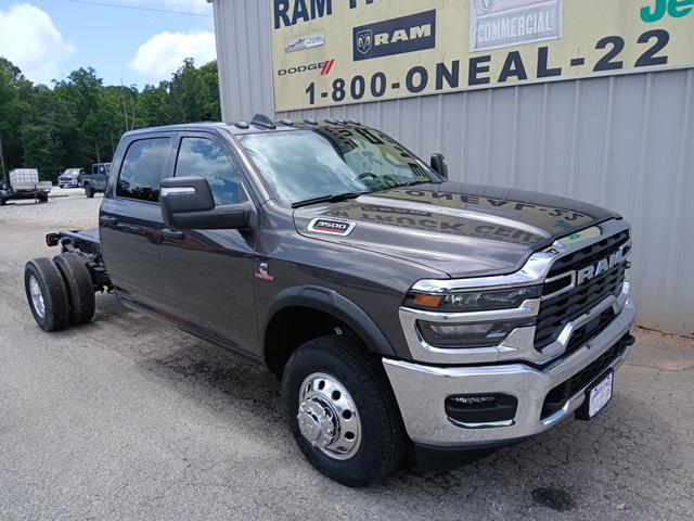 2025 RAM Ram 3500 Chassis Cab RAM 3500 TRADESMAN CREW CAB CHASSIS 4X4 60 CA