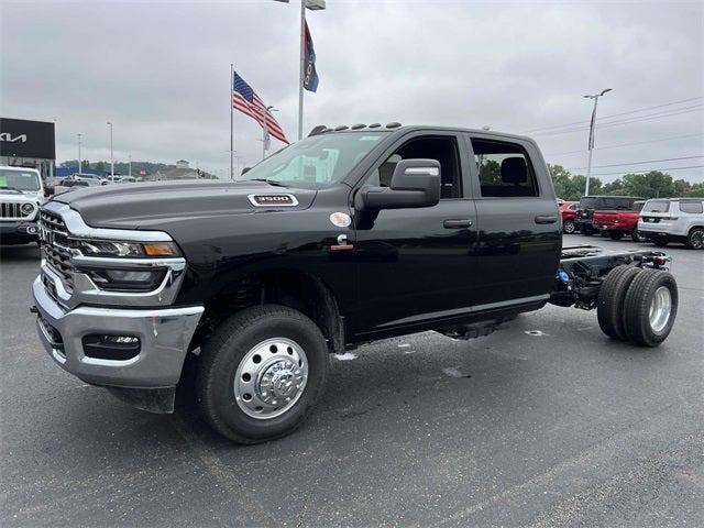 2025 RAM Ram 3500 Chassis Cab RAM 3500 TRADESMAN CREW CAB CHASSIS 4X4 60 CA 2025 RAM Ram 3500 Chassis Cab RAM 3500 TRADESMAN CREW CAB CHASSIS 4X4 60 CA