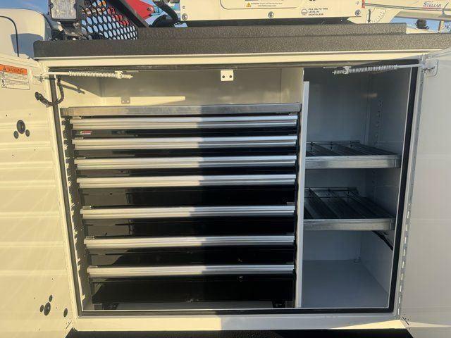 2025 RAM 5500 Chassis RAM 5500 TRADESMAN CHASSIS CREW CAB 4X4 84 CA