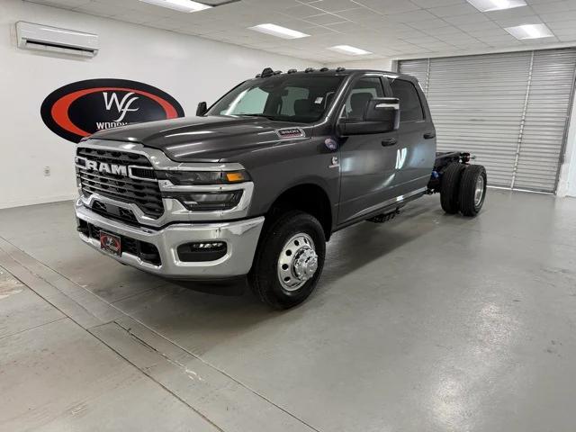 2025 RAM Ram 3500 Chassis Cab RAM 3500 TRADESMAN CREW CAB CHASSIS 4X4 60 CA